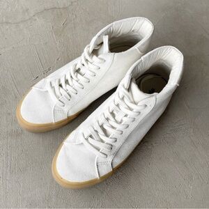 Madewell | Sidewalk Off-White Canvas
Sneakers